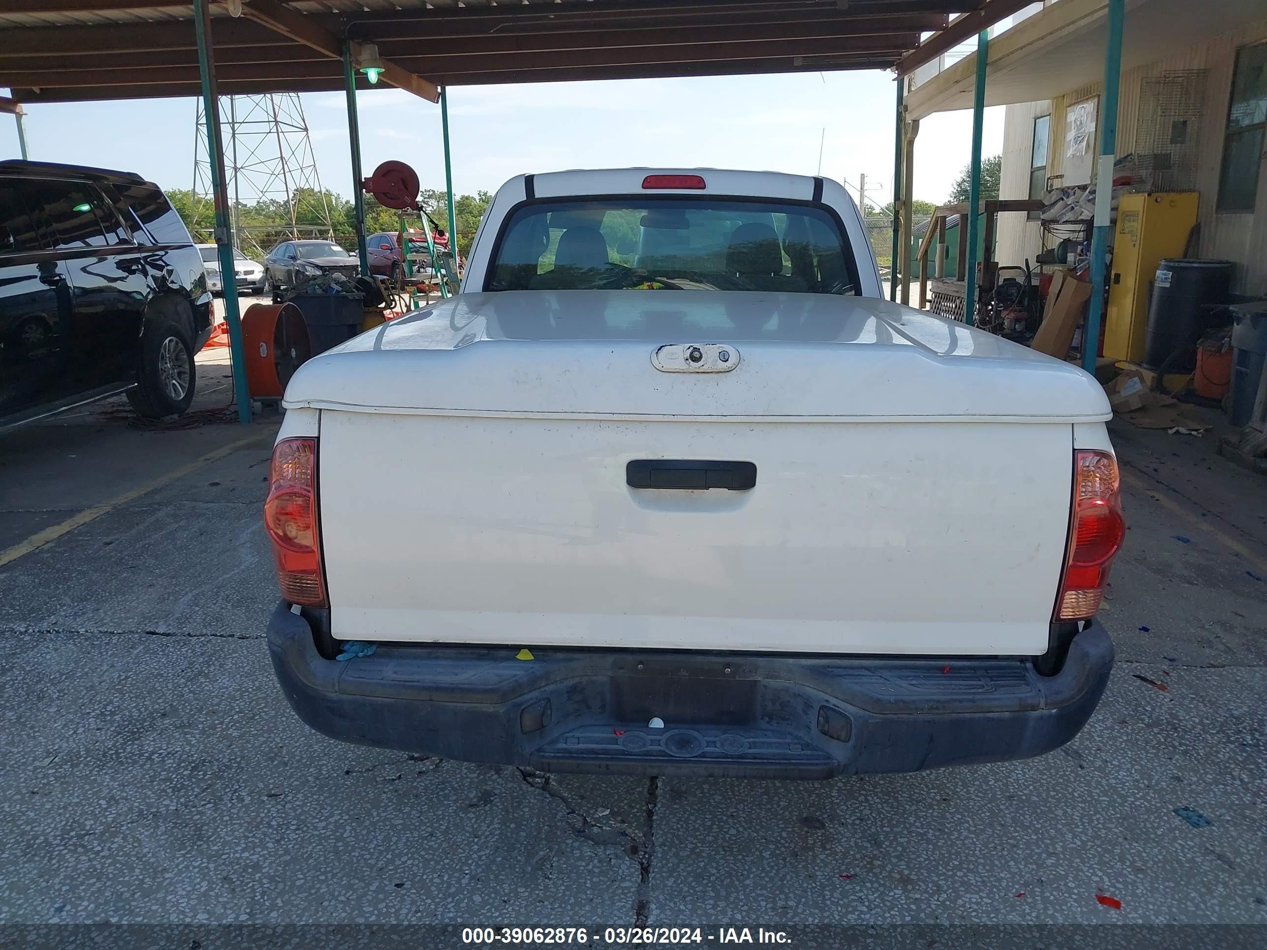 Photo 15 VIN: 5TFTX4CN2FX053824 - TOYOTA TACOMA 