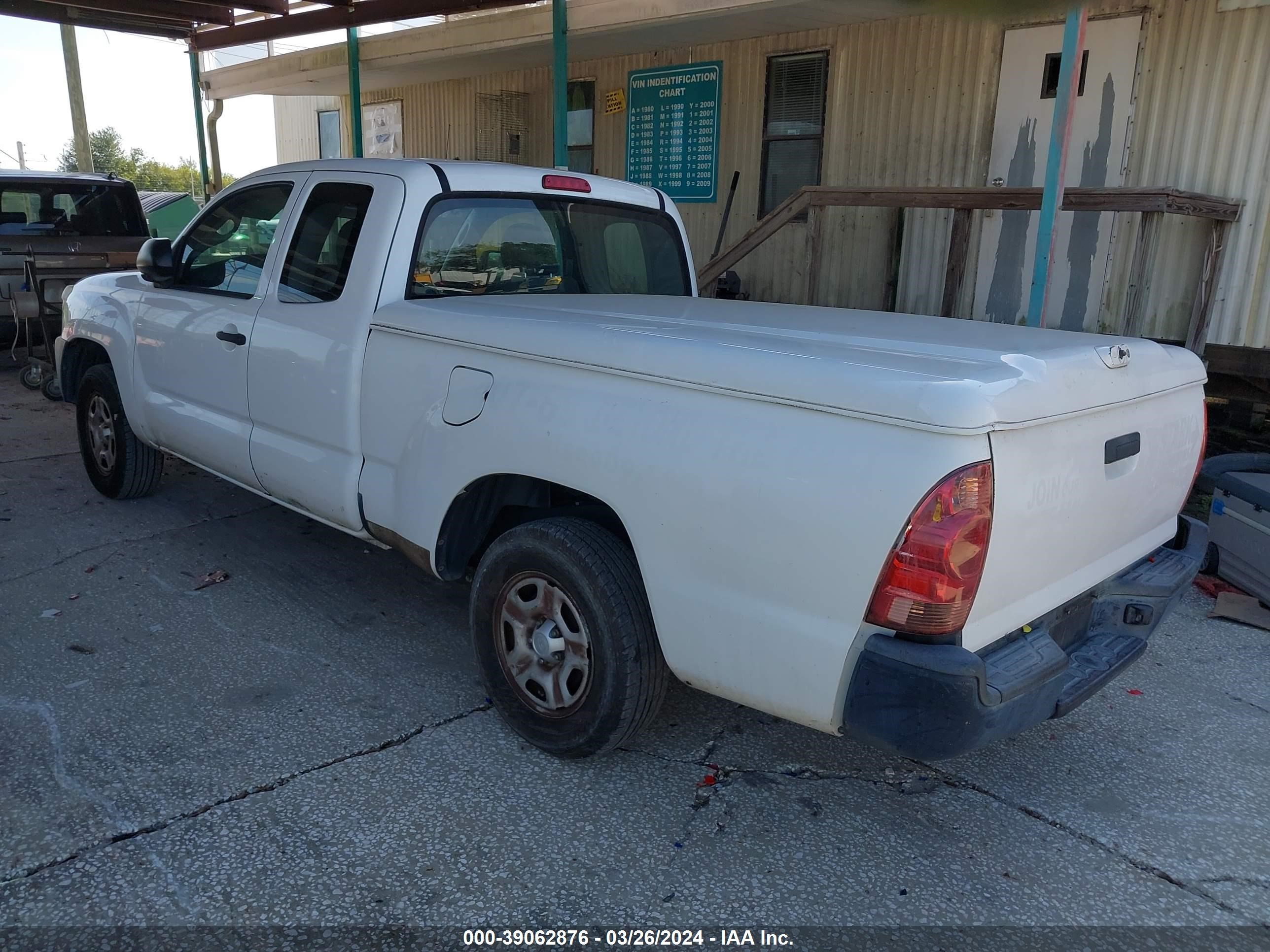 Photo 2 VIN: 5TFTX4CN2FX053824 - TOYOTA TACOMA 