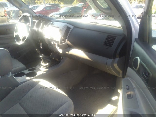 Photo 4 VIN: 5TFTX4CN3BX001726 - TOYOTA TACOMA 