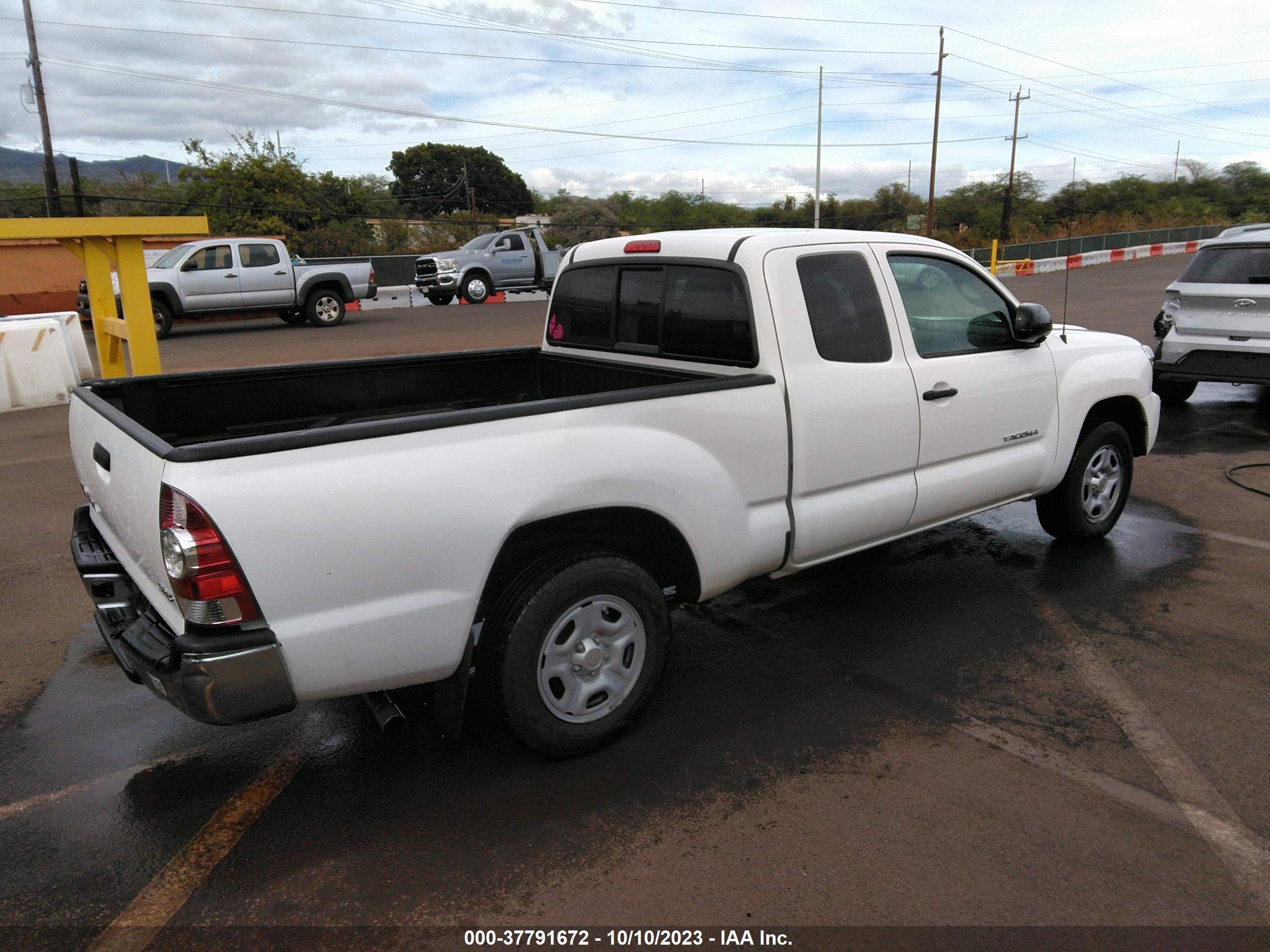 Photo 3 VIN: 5TFTX4CN4DX036147 - TOYOTA TACOMA 