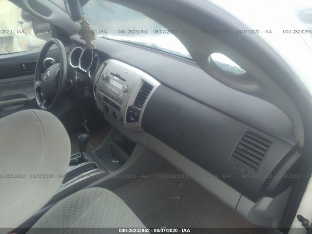 Photo 4 VIN: 5TFTX4CN5BX007589 - TOYOTA TACOMA 