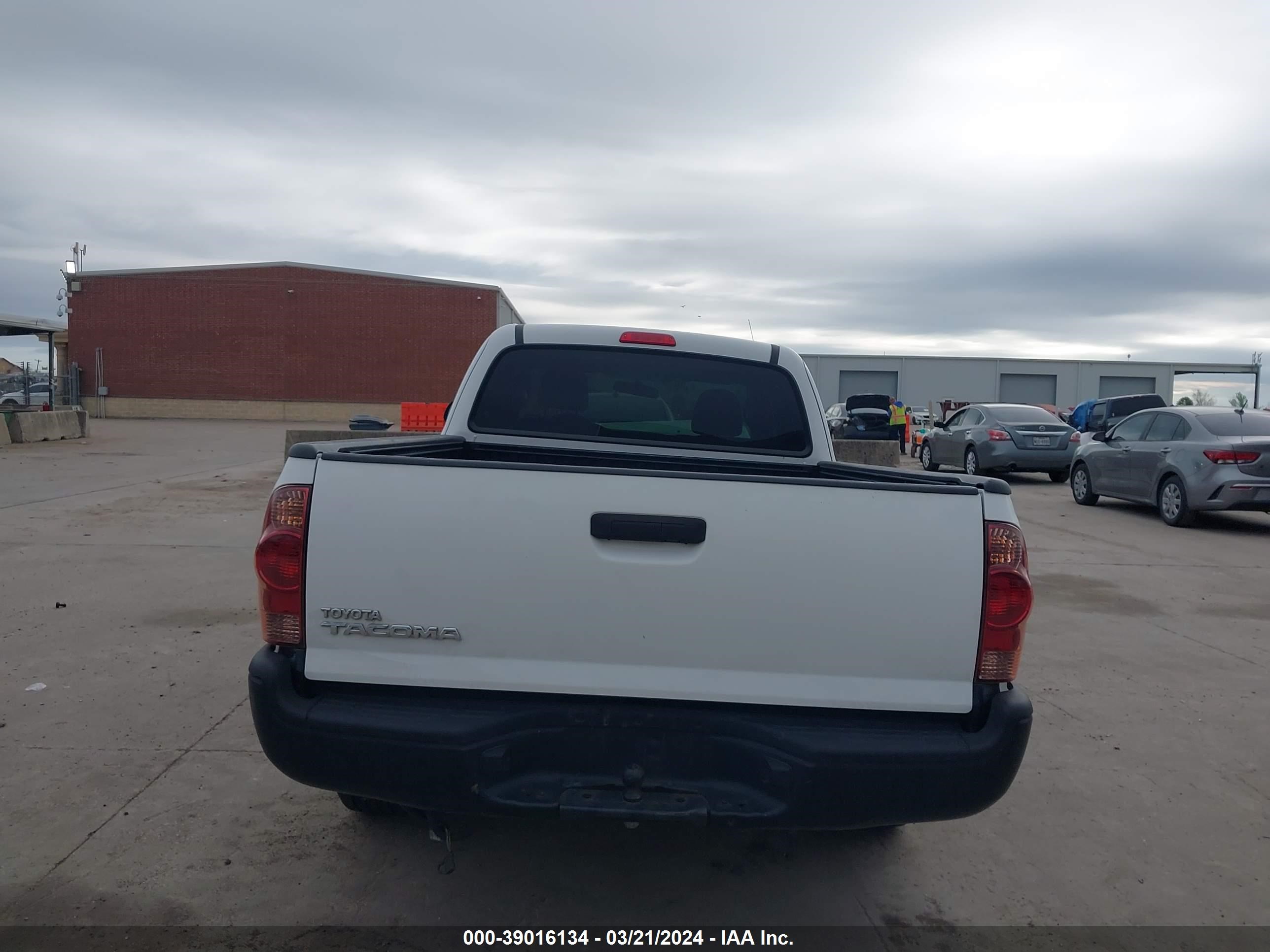 Photo 16 VIN: 5TFTX4CN8CX015946 - TOYOTA TACOMA 