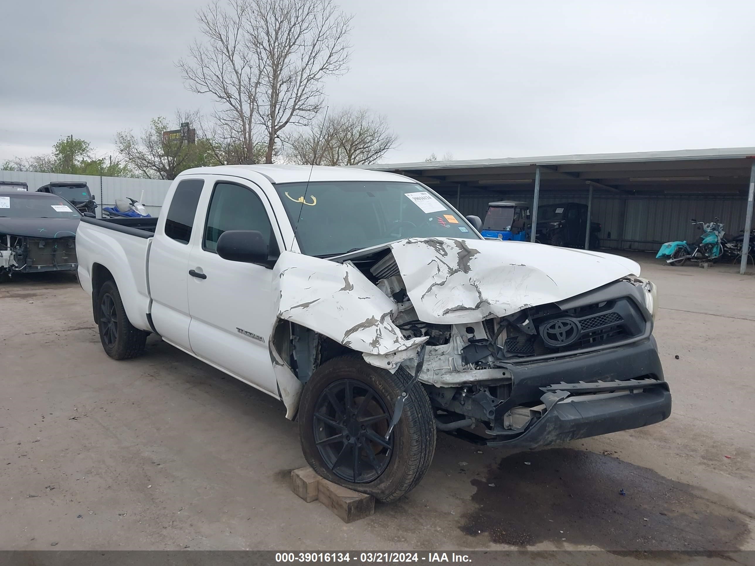 Photo 5 VIN: 5TFTX4CN8CX015946 - TOYOTA TACOMA 