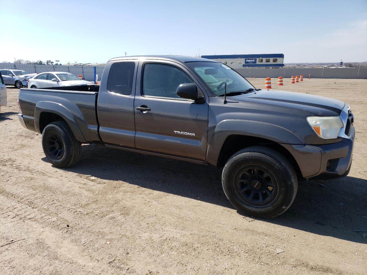 Photo 3 VIN: 5TFTX4GNXCX010452 - TOYOTA TACOMA 