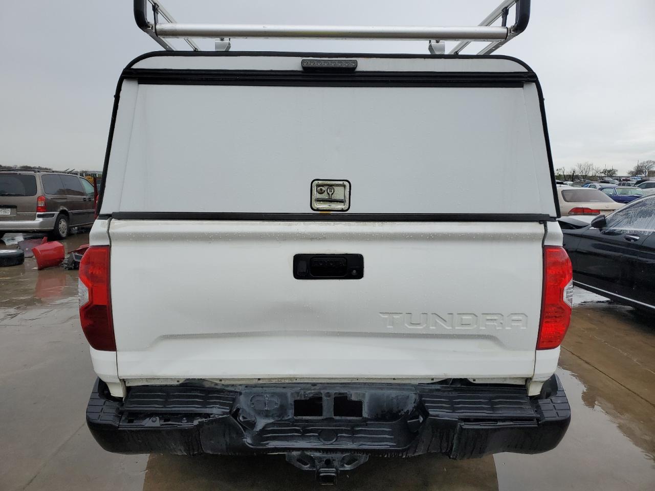 Photo 5 VIN: 5TFTY5F14JX009991 - TOYOTA TUNDRA DOU 