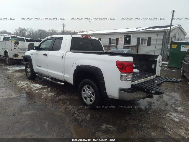 Photo 2 VIN: 5TFUM5F10AX007400 - TOYOTA TUNDRA 4WD TRUCK 