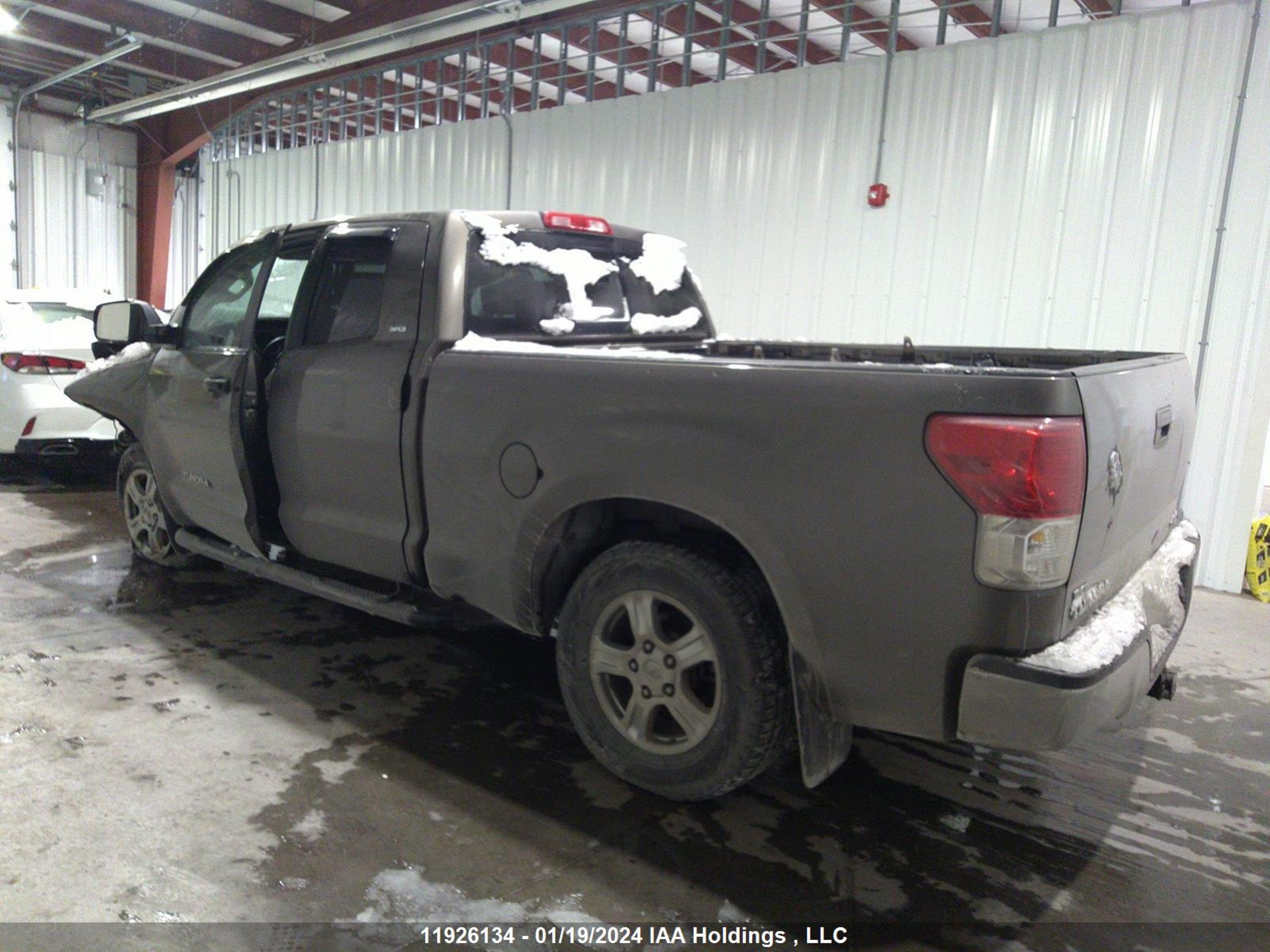 Photo 2 VIN: 5TFUM5F10BX016387 - TOYOTA TUNDRA 