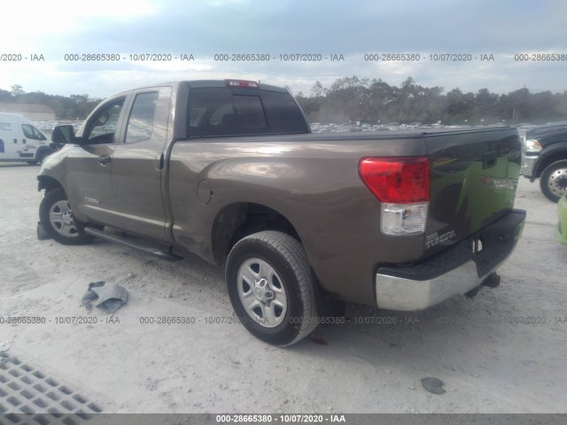 Photo 2 VIN: 5TFUM5F10CX036141 - TOYOTA TUNDRA 4WD TRUCK 