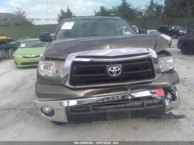 Photo 5 VIN: 5TFUM5F10CX036141 - TOYOTA TUNDRA 4WD TRUCK 