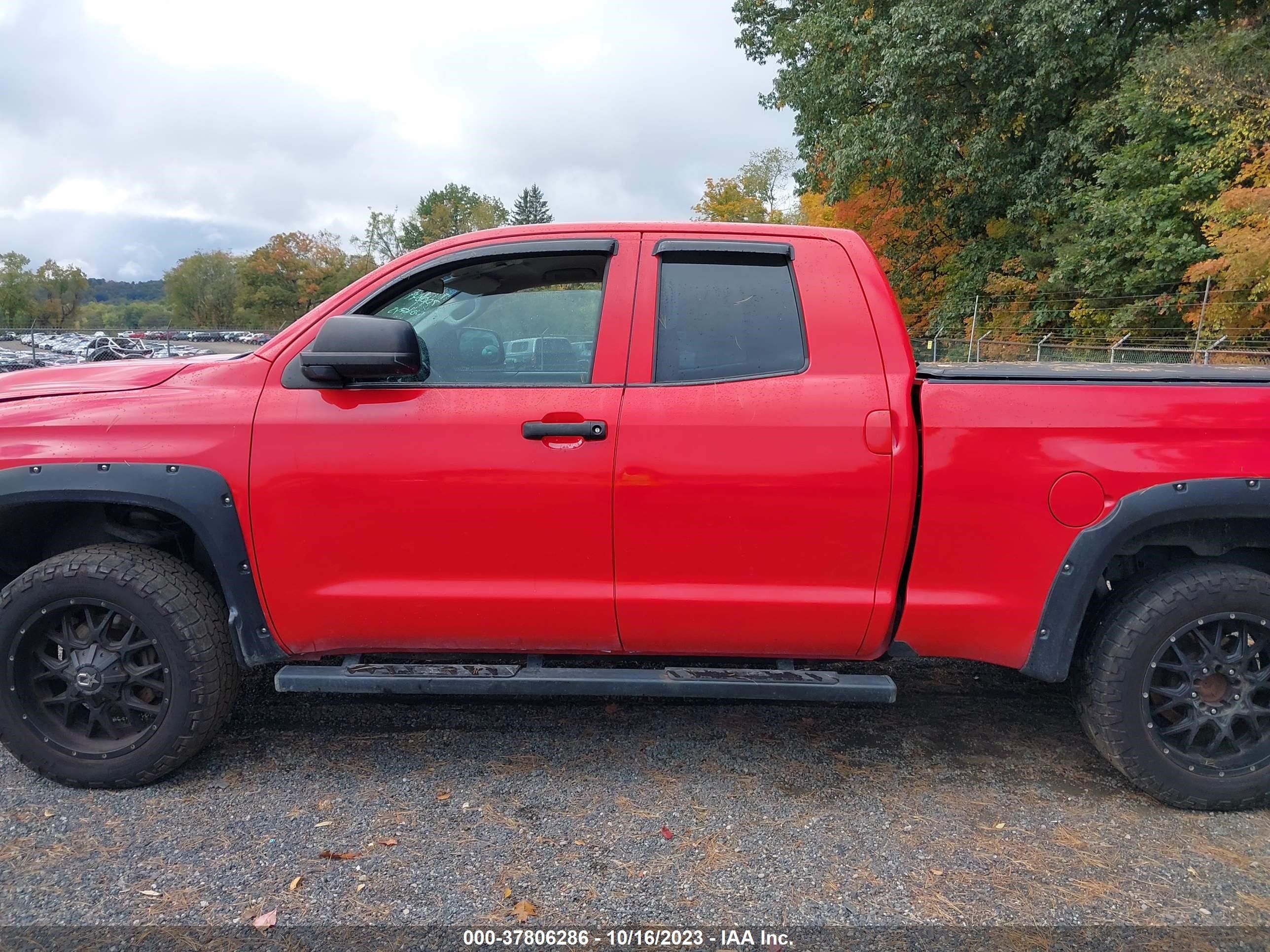 Photo 13 VIN: 5TFUM5F10GX064902 - TOYOTA TUNDRA 