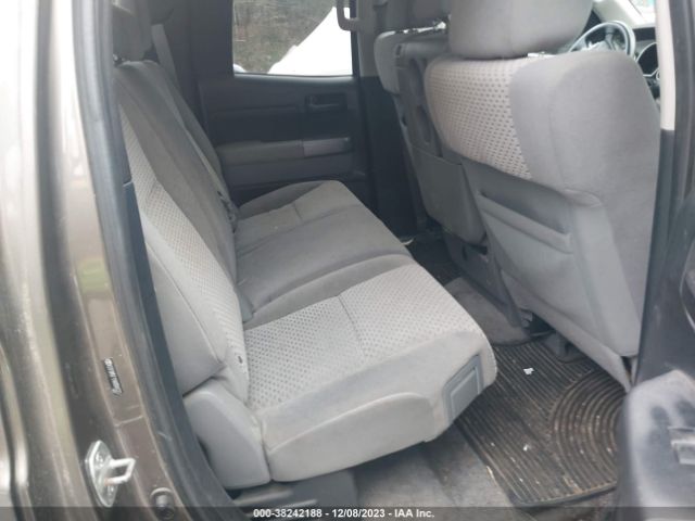 Photo 7 VIN: 5TFUM5F11AX004523 - TOYOTA TUNDRA 