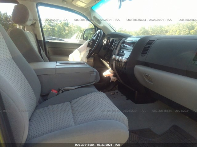 Photo 4 VIN: 5TFUM5F11BX027558 - TOYOTA TUNDRA 4WD TRUCK 