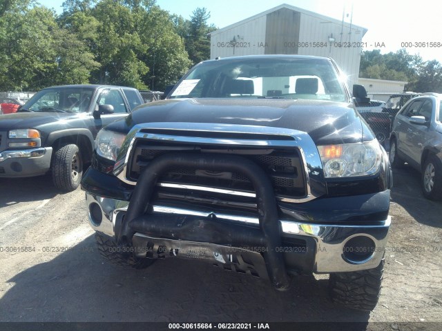 Photo 5 VIN: 5TFUM5F11BX027558 - TOYOTA TUNDRA 4WD TRUCK 