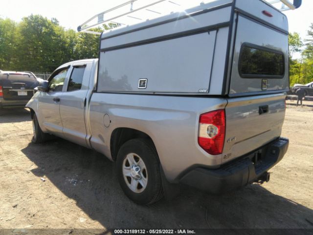 Photo 2 VIN: 5TFUM5F11EX055882 - TOYOTA TUNDRA 4WD TRUCK 