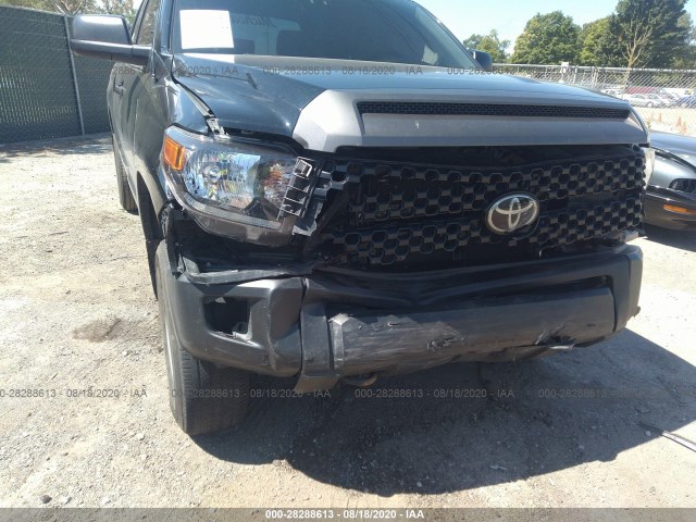 Photo 5 VIN: 5TFUM5F11JX075219 - TOYOTA TUNDRA 4WD 