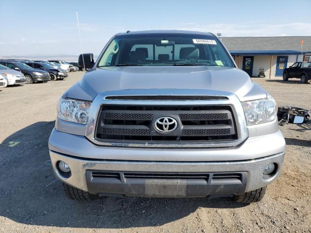 Photo 4 VIN: 5TFUM5F12AX004028 - TOYOTA TUNDRA DOU 