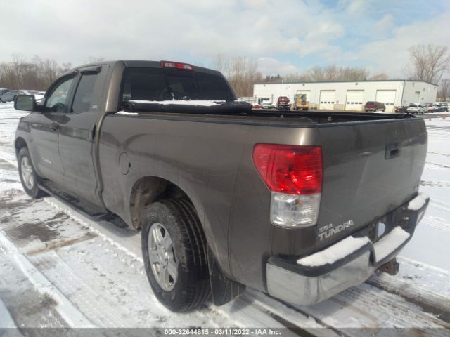 Photo 2 VIN: 5TFUM5F12BX023860 - TOYOTA TUNDRA 4WD TRUCK 