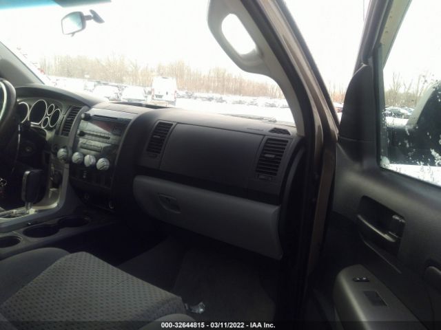 Photo 4 VIN: 5TFUM5F12BX023860 - TOYOTA TUNDRA 4WD TRUCK 