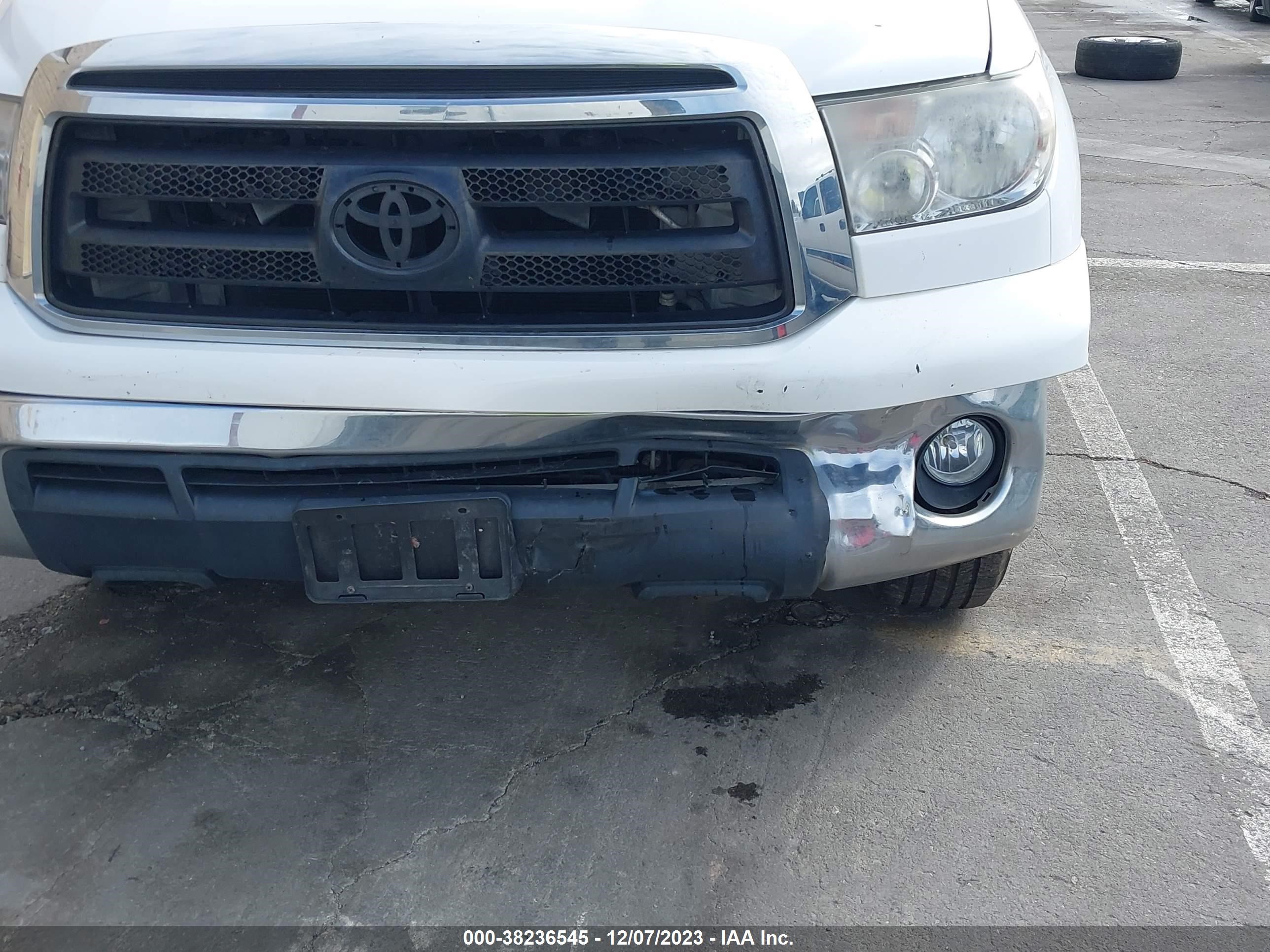 Photo 5 VIN: 5TFUM5F12CX030079 - TOYOTA TUNDRA 