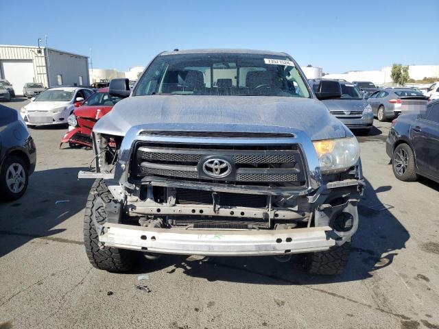 Photo 4 VIN: 5TFUM5F12CX031331 - TOYOTA TUNDRA DOU 