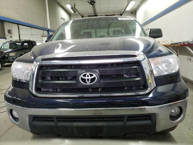 Photo 4 VIN: 5TFUM5F12CX031555 - TOYOTA TUNDRA DOU 