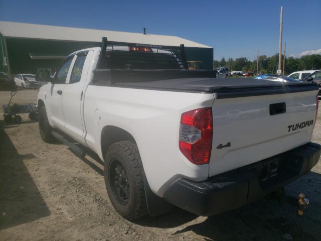 Photo 2 VIN: 5TFUM5F12FX060820 - TOYOTA TUNDRA DOU 