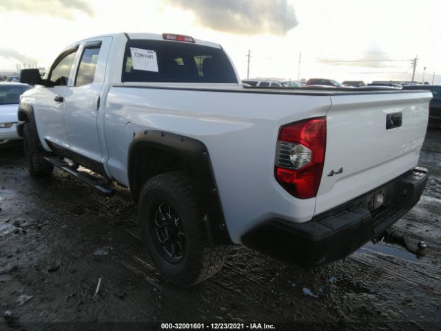 Photo 2 VIN: 5TFUM5F12JX074998 - TOYOTA TUNDRA 4WD 