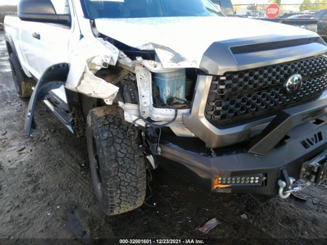 Photo 5 VIN: 5TFUM5F12JX074998 - TOYOTA TUNDRA 4WD 