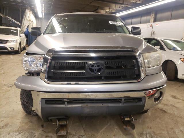 Photo 4 VIN: 5TFUM5F13AX012509 - TOYOTA TUNDRA DOU 