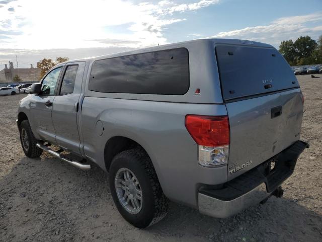 Photo 2 VIN: 5TFUM5F13AX015264 - TOYOTA TUNDRA DOU 