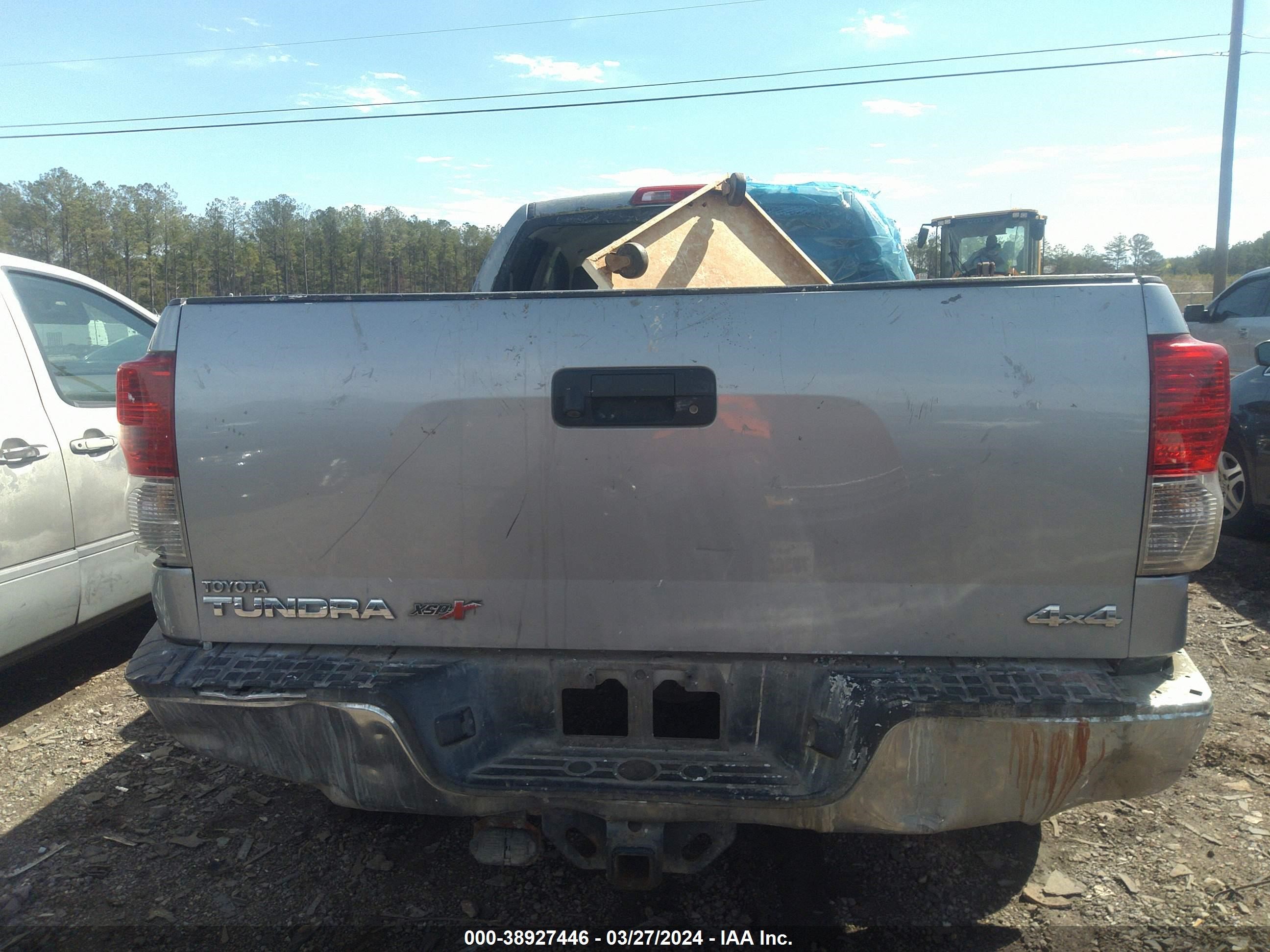 Photo 15 VIN: 5TFUM5F13DX041058 - TOYOTA TUNDRA 