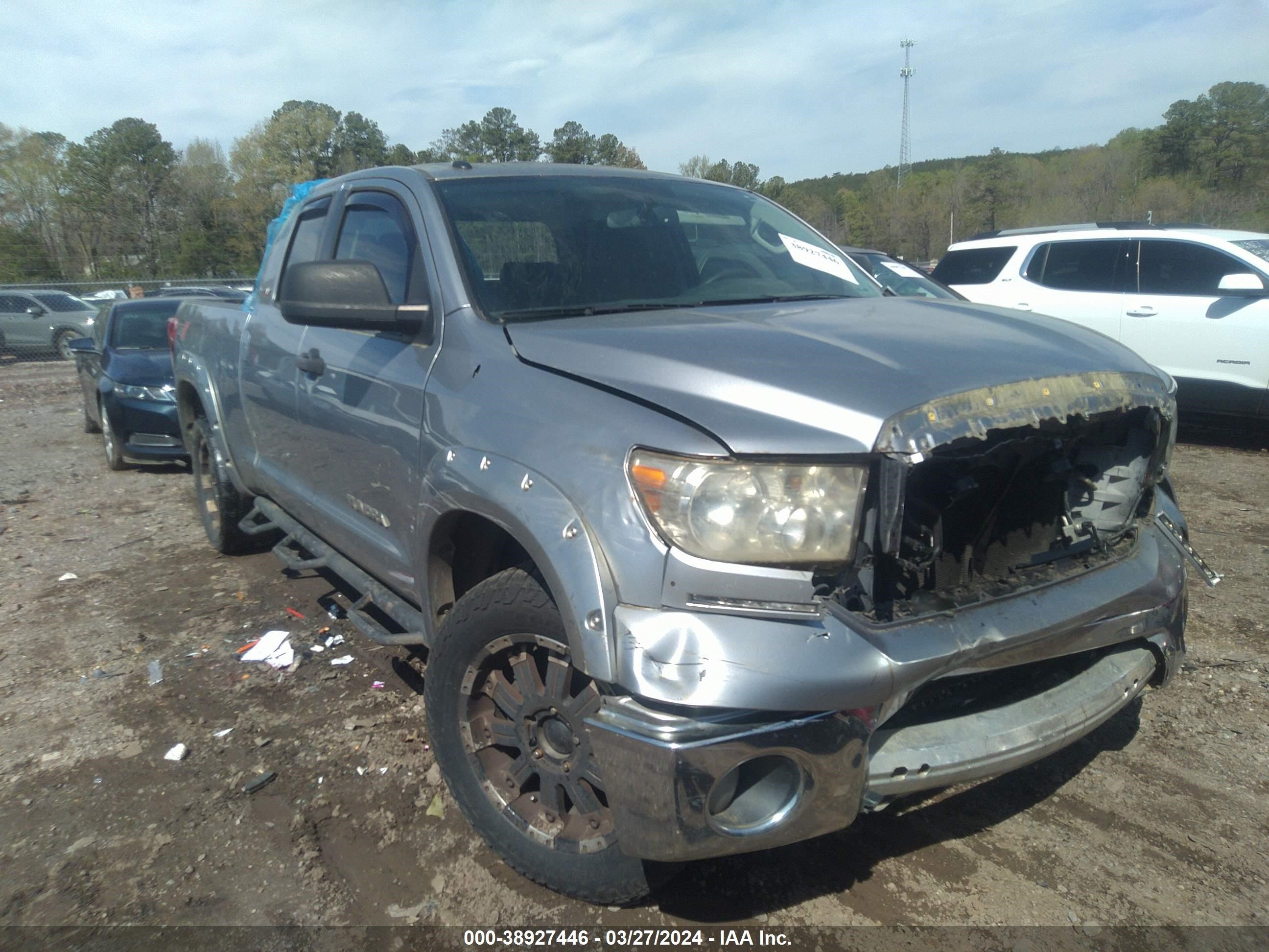 Photo 18 VIN: 5TFUM5F13DX041058 - TOYOTA TUNDRA 