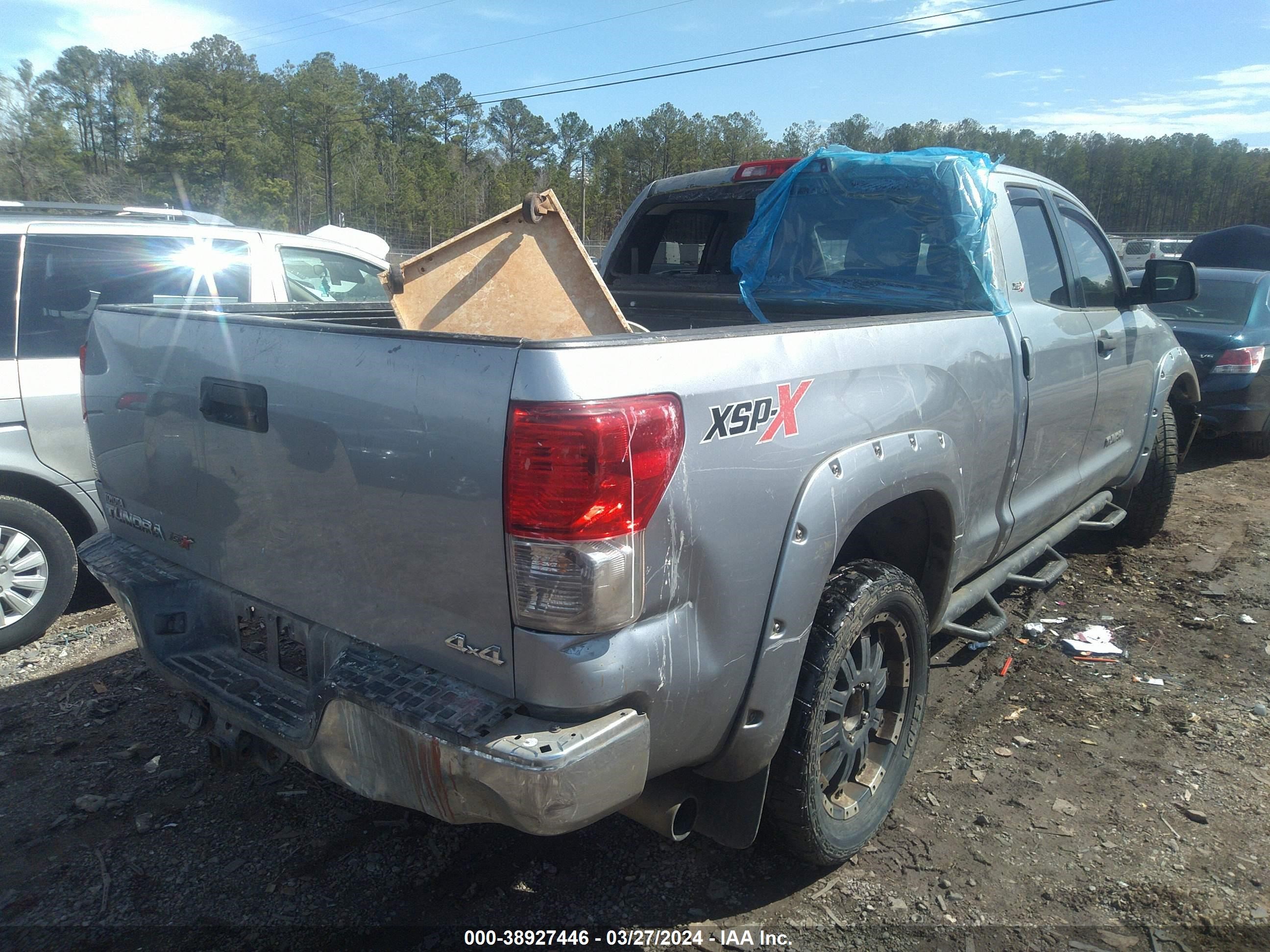 Photo 19 VIN: 5TFUM5F13DX041058 - TOYOTA TUNDRA 