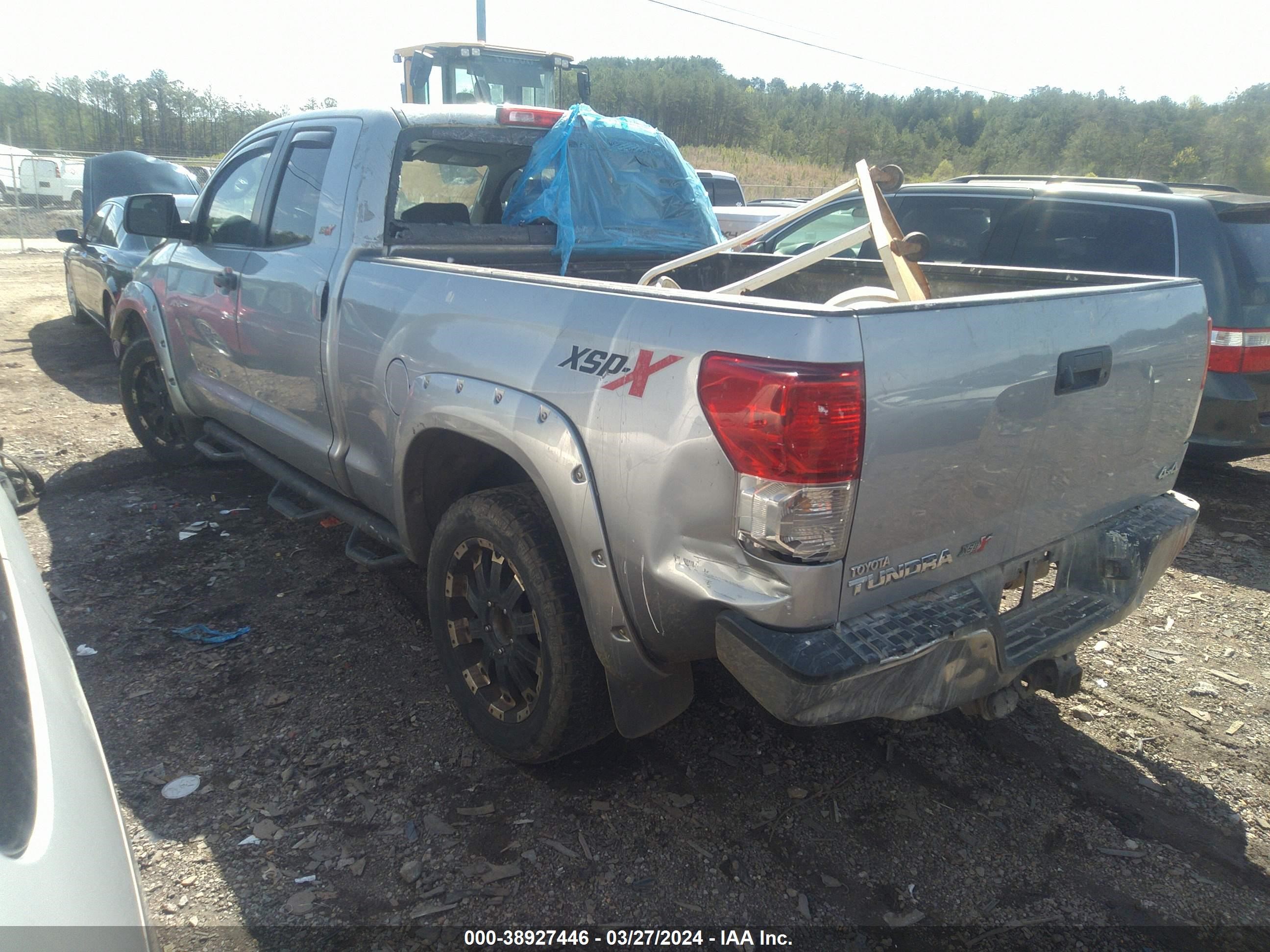 Photo 2 VIN: 5TFUM5F13DX041058 - TOYOTA TUNDRA 