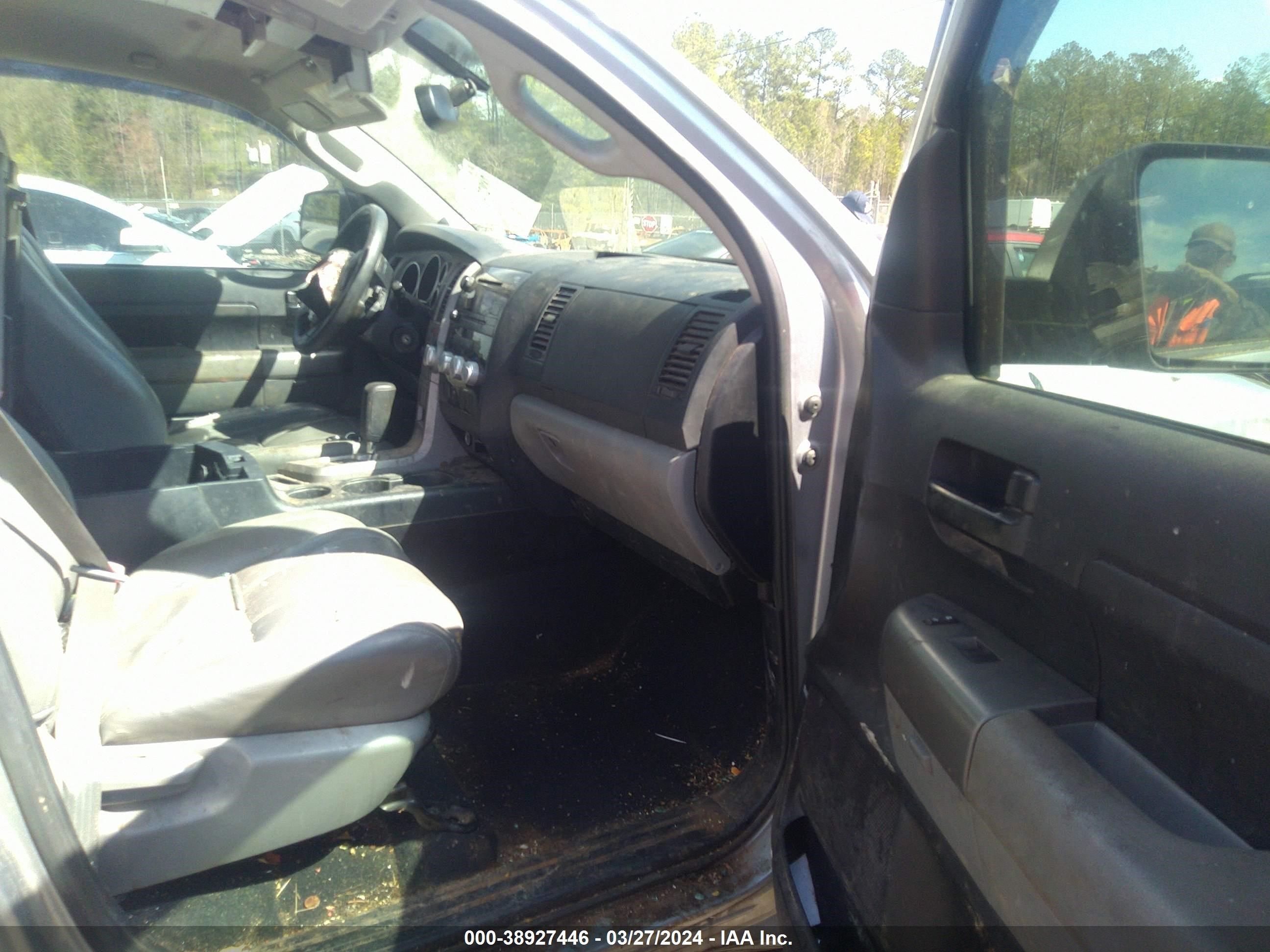 Photo 4 VIN: 5TFUM5F13DX041058 - TOYOTA TUNDRA 