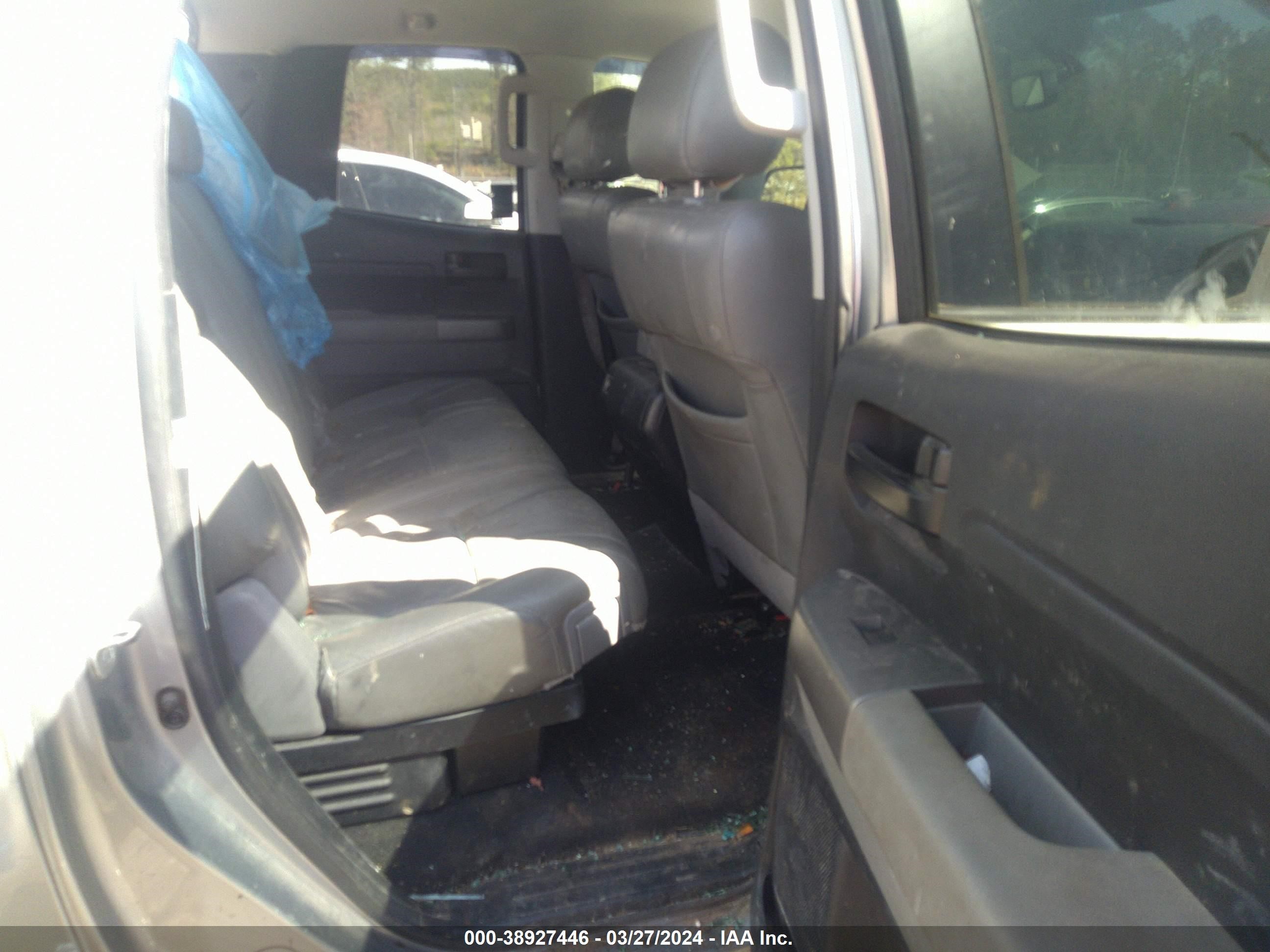 Photo 7 VIN: 5TFUM5F13DX041058 - TOYOTA TUNDRA 