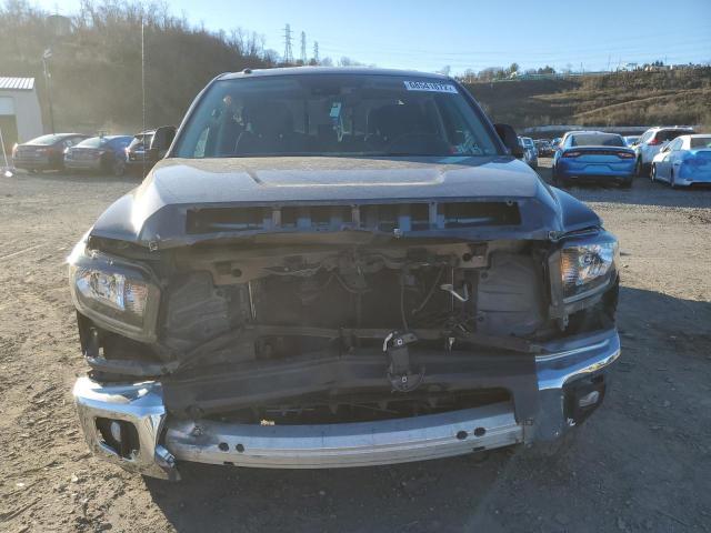 Photo 4 VIN: 5TFUM5F13KX081587 - TOYOTA TUNDRA DOU 