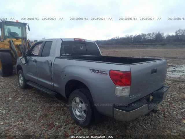 Photo 2 VIN: 5TFUM5F14AX014656 - TOYOTA TUNDRA 4WD TRUCK 