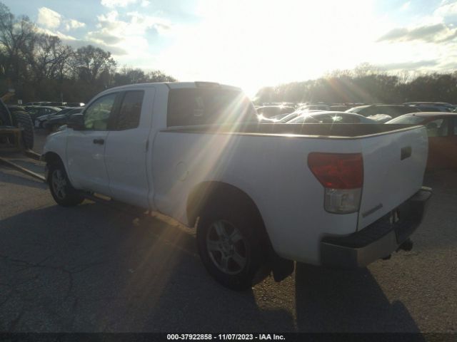 Photo 2 VIN: 5TFUM5F14BX021575 - TOYOTA TUNDRA 