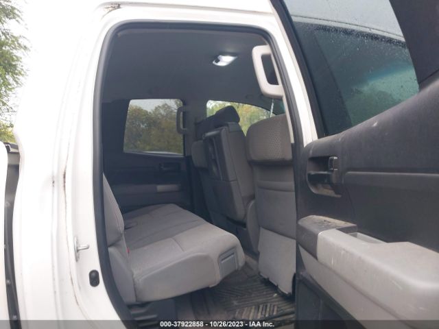 Photo 7 VIN: 5TFUM5F14BX021575 - TOYOTA TUNDRA 