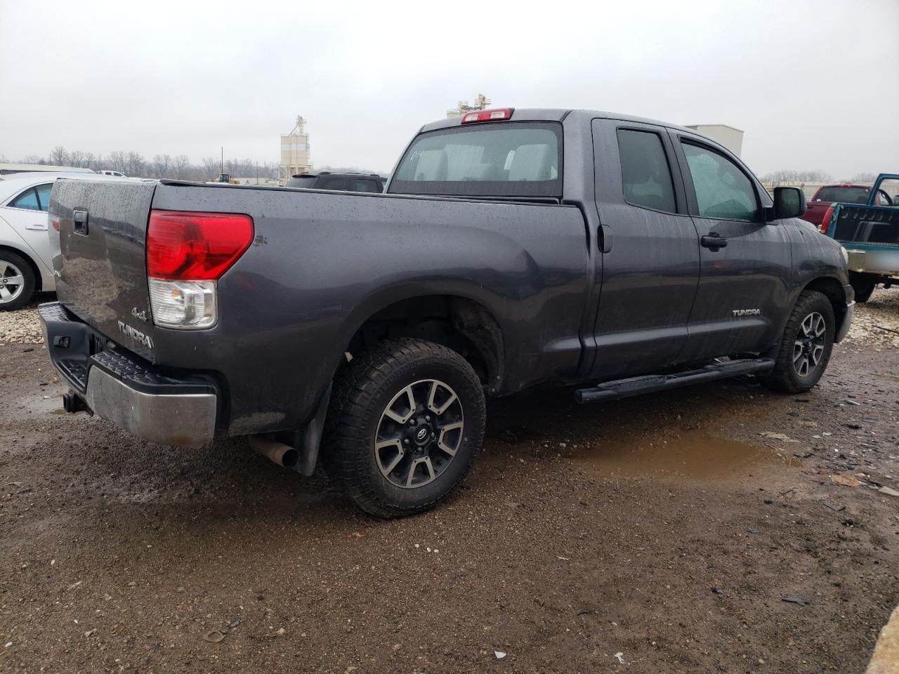 Photo 2 VIN: 5TFUM5F14CX029516 - TOYOTA TUNDRA 