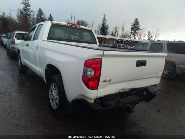 Photo 2 VIN: 5TFUM5F14JX077837 - TOYOTA TUNDRA 4WD 