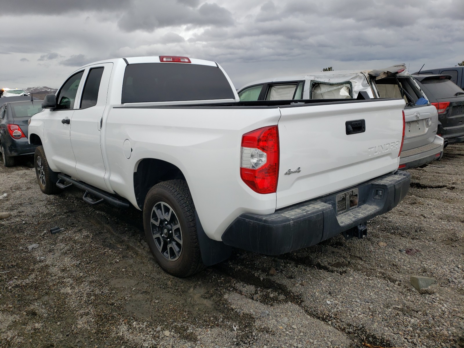 Photo 2 VIN: 5TFUM5F14KX082036 - TOYOTA TUNDRA DOU 