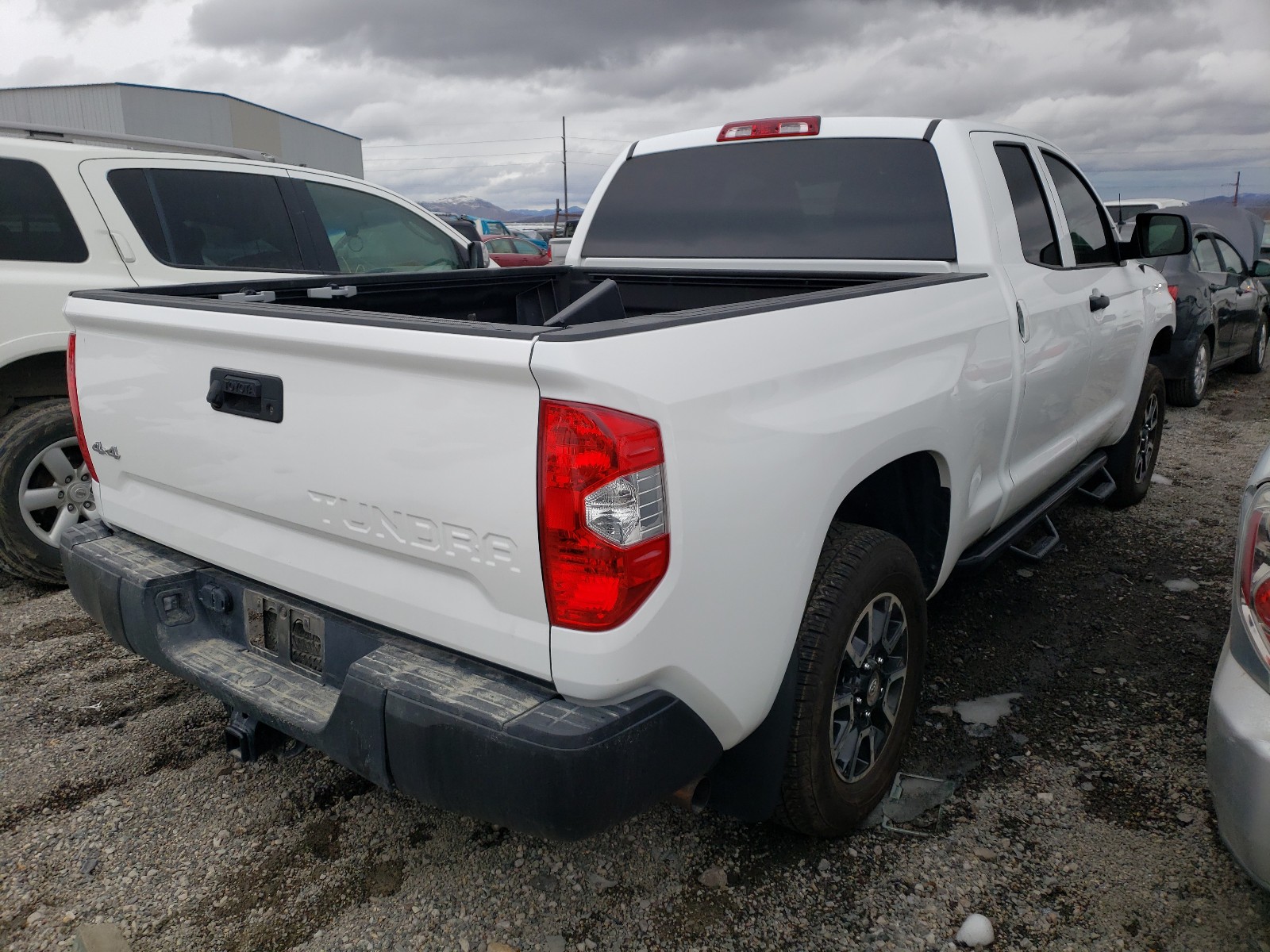 Photo 3 VIN: 5TFUM5F14KX082036 - TOYOTA TUNDRA DOU 