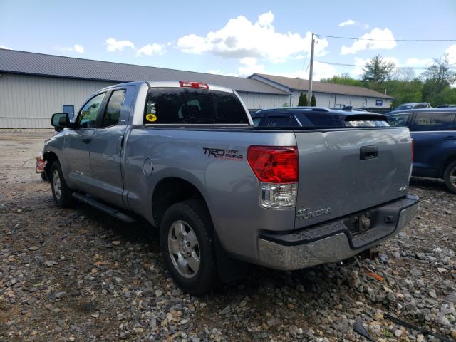 Photo 2 VIN: 5TFUM5F15AX010874 - TOYOTA TUNDRA DOU 