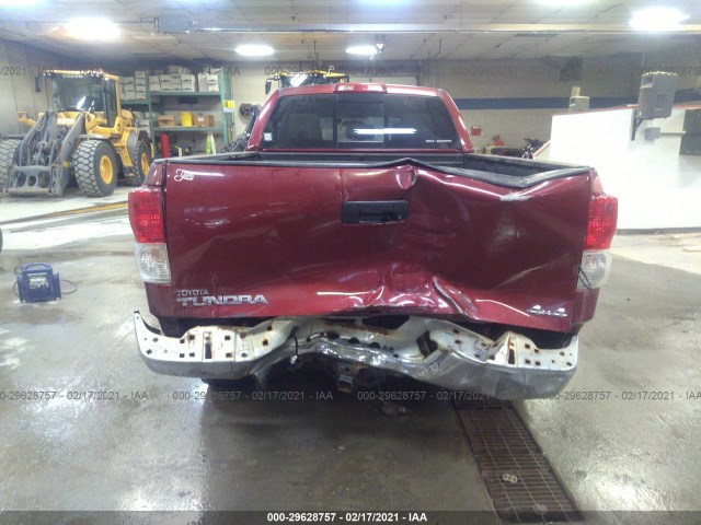 Photo 5 VIN: 5TFUM5F15AX012608 - TOYOTA TUNDRA 4WD TRUCK 