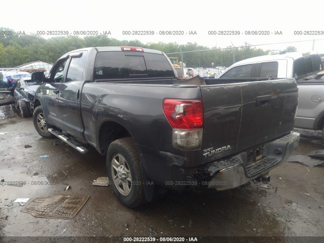 Photo 2 VIN: 5TFUM5F15BX018006 - TOYOTA TUNDRA 4WD TRUCK 