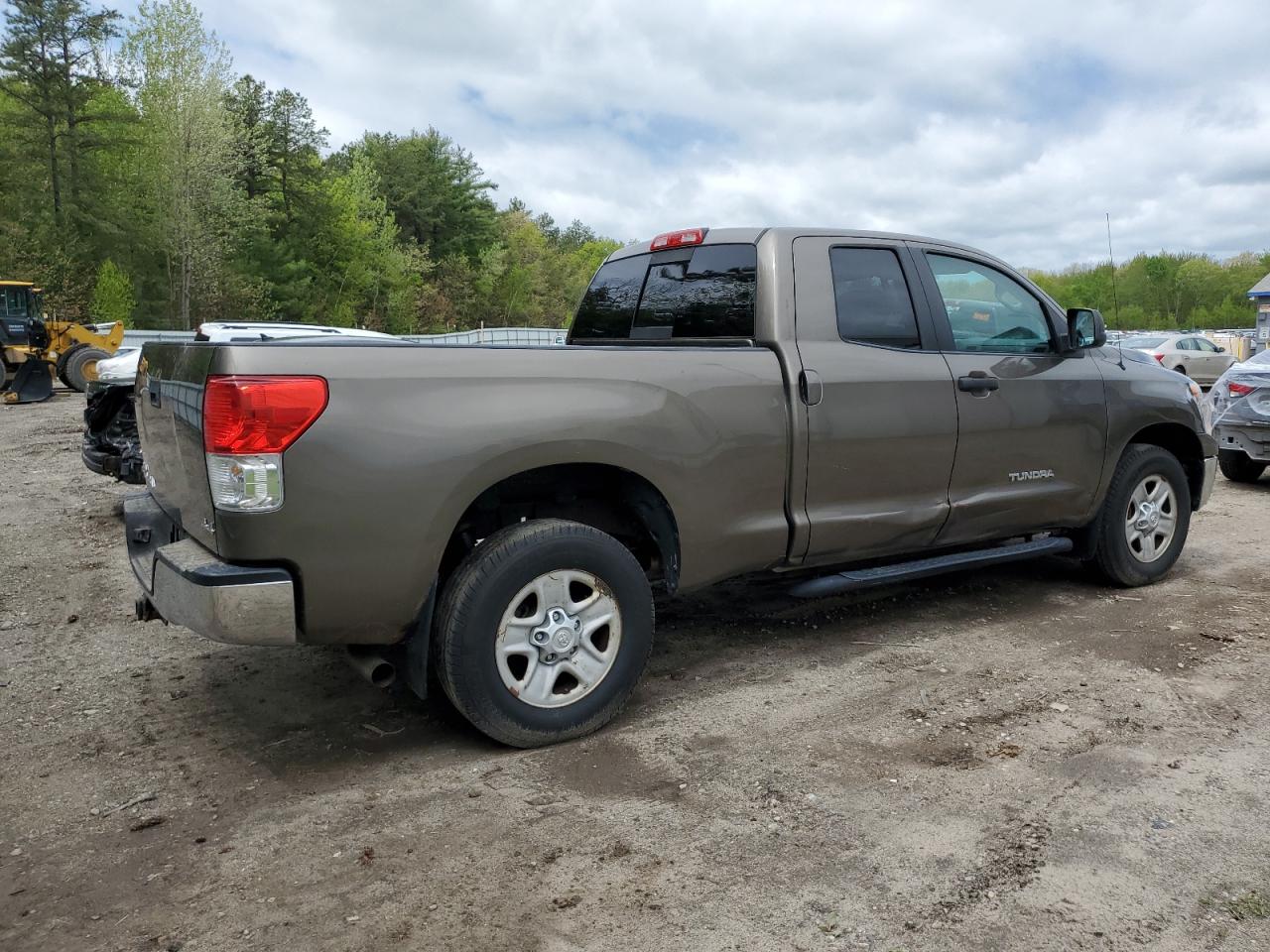 Photo 2 VIN: 5TFUM5F15CX027628 - TOYOTA TUNDRA 