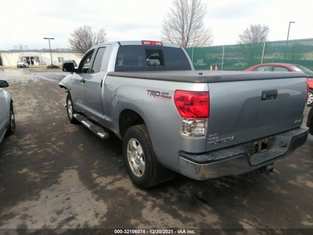 Photo 2 VIN: 5TFUM5F15DX046262 - TOYOTA TUNDRA 4WD TRUCK 