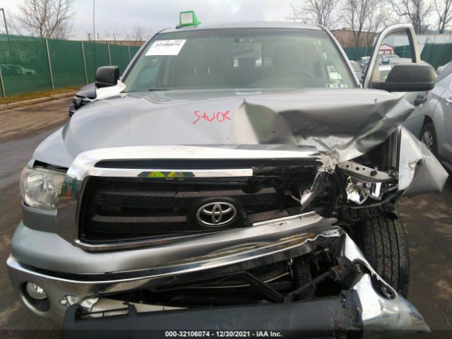 Photo 9 VIN: 5TFUM5F15DX046262 - TOYOTA TUNDRA 4WD TRUCK 